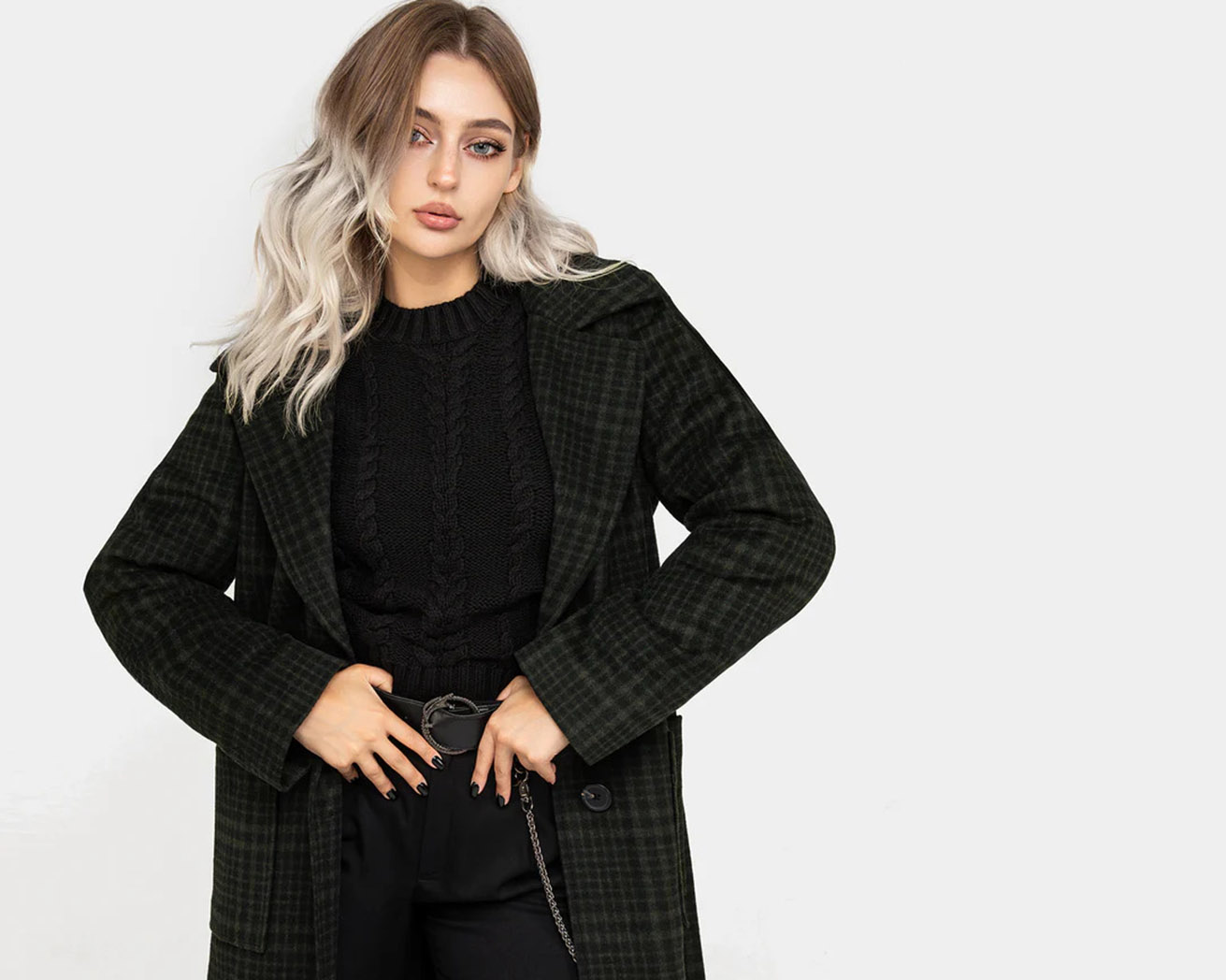 Early Winter Fashion: A Wardrobe’s Quiet Shift Beneath the Grey-Toned Sun